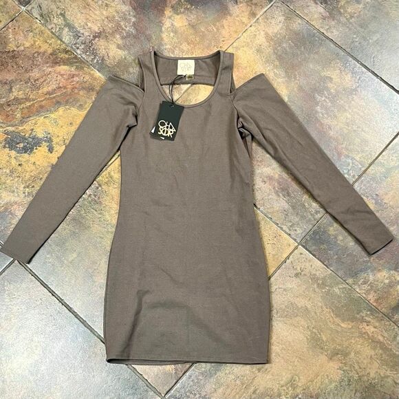 New! NWT Chaser Typewriter Open Shoulder Body Con Mini Dress Small - Picture 5 of 12